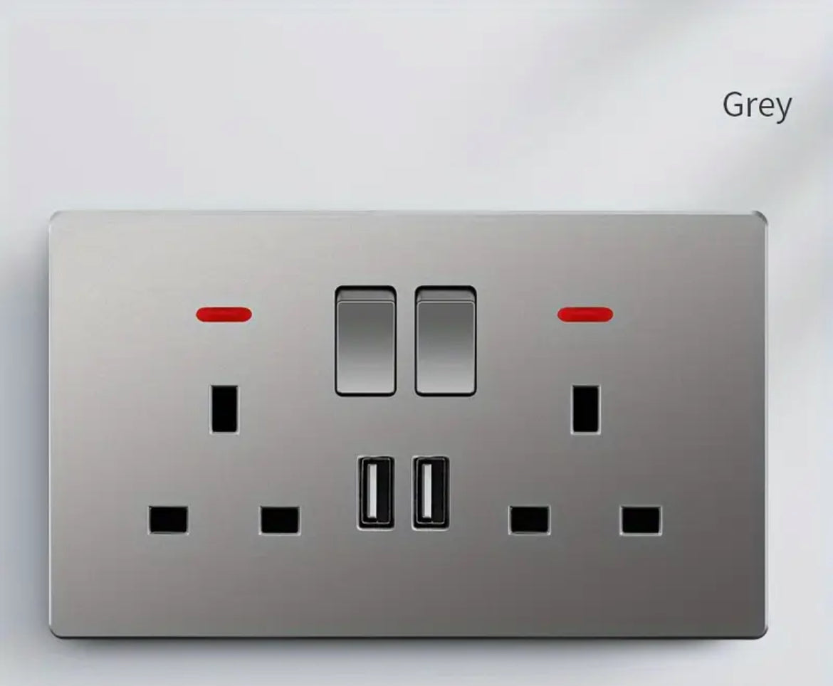 Multi-Functional 2PC UK Standard 2-Open 13A Switch Socket with Dual USB Ports 220-240V
