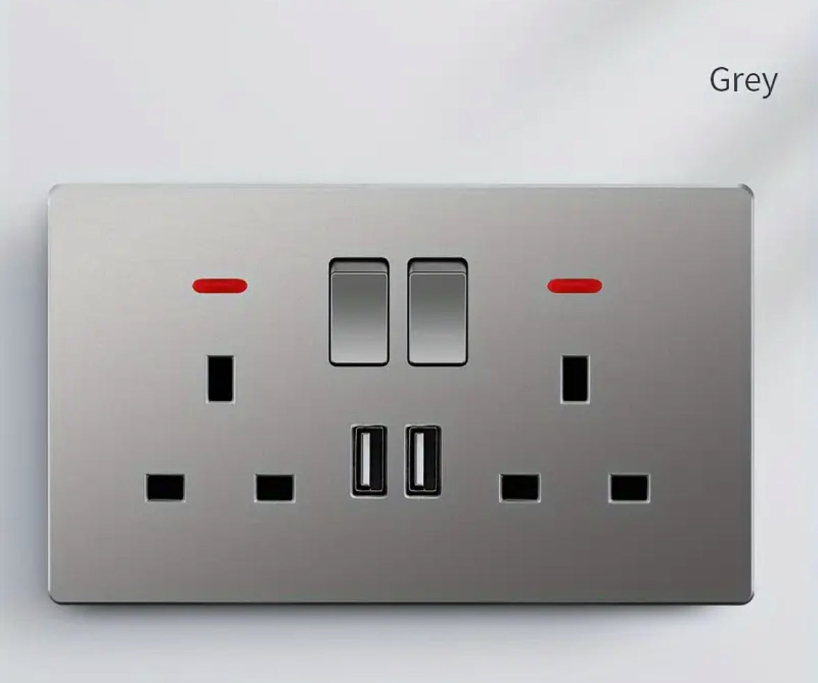 Multi-Functional 2PC UK Standard 2-Open 13A Switch Socket with Dual USB Ports 220-240V