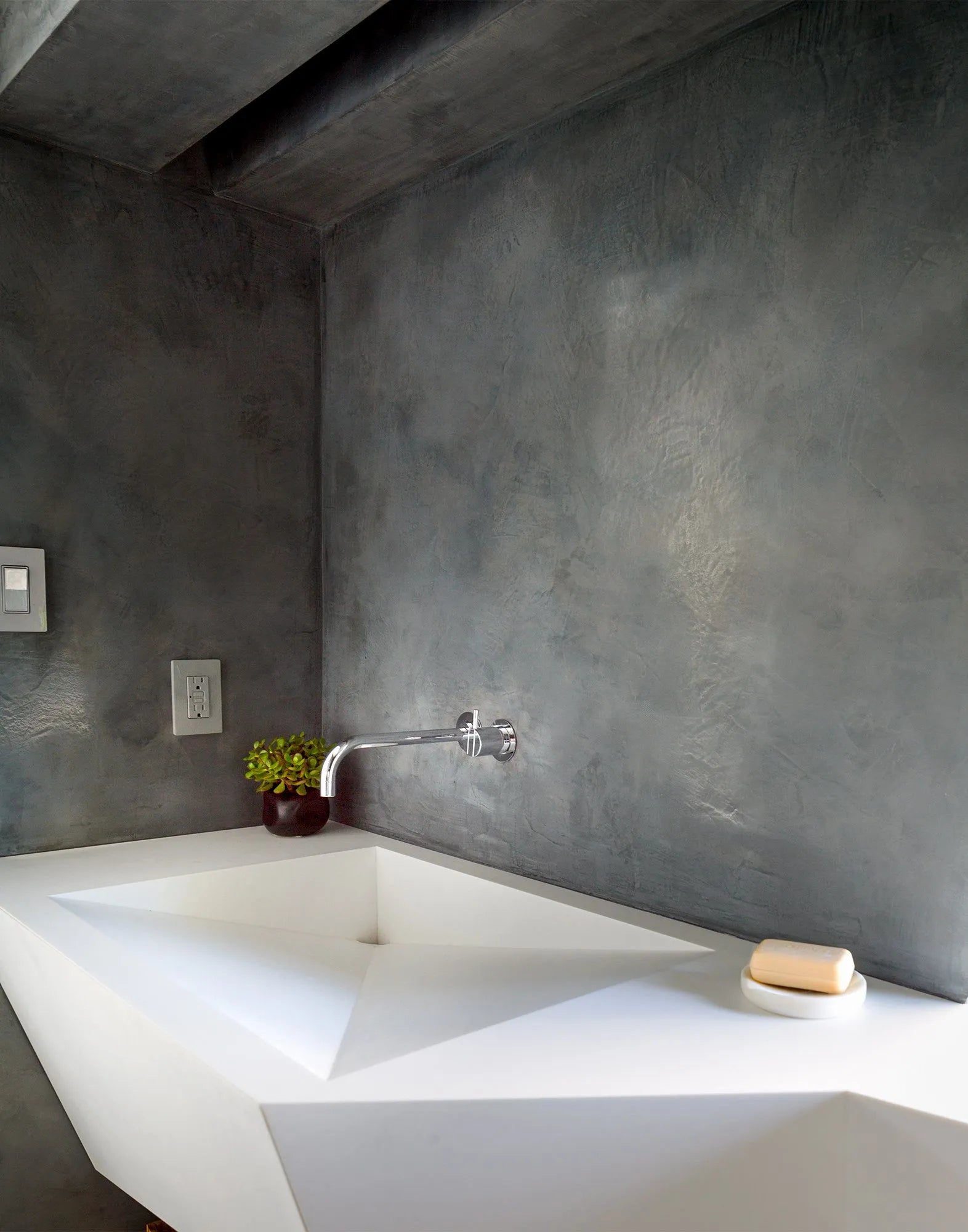 Decorative Plastering a Room - Home Upgrades