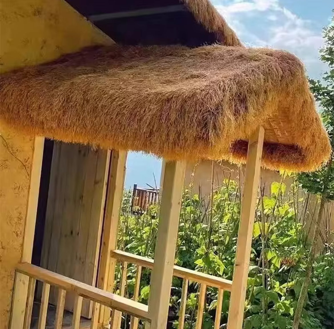 Thatch synthetic long straw roof 20 sqm rolls