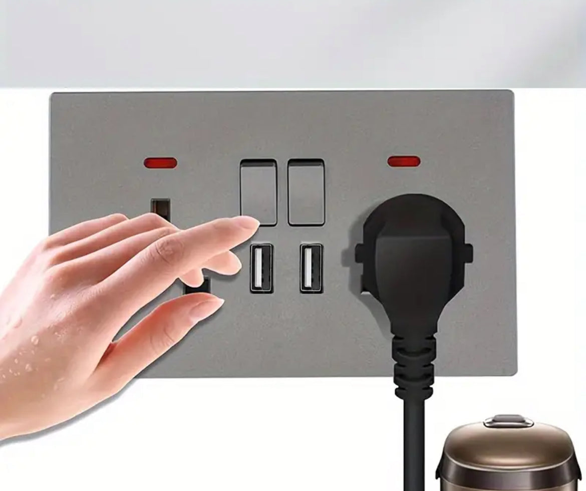 Multi-Functional 2PC UK Standard 2-Open 13A Switch Socket with Dual USB Ports 220-240V