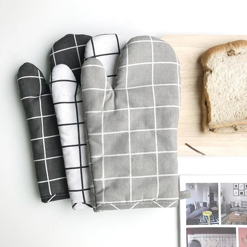 Insulation gloves, anti-scalding microwave oven gloves