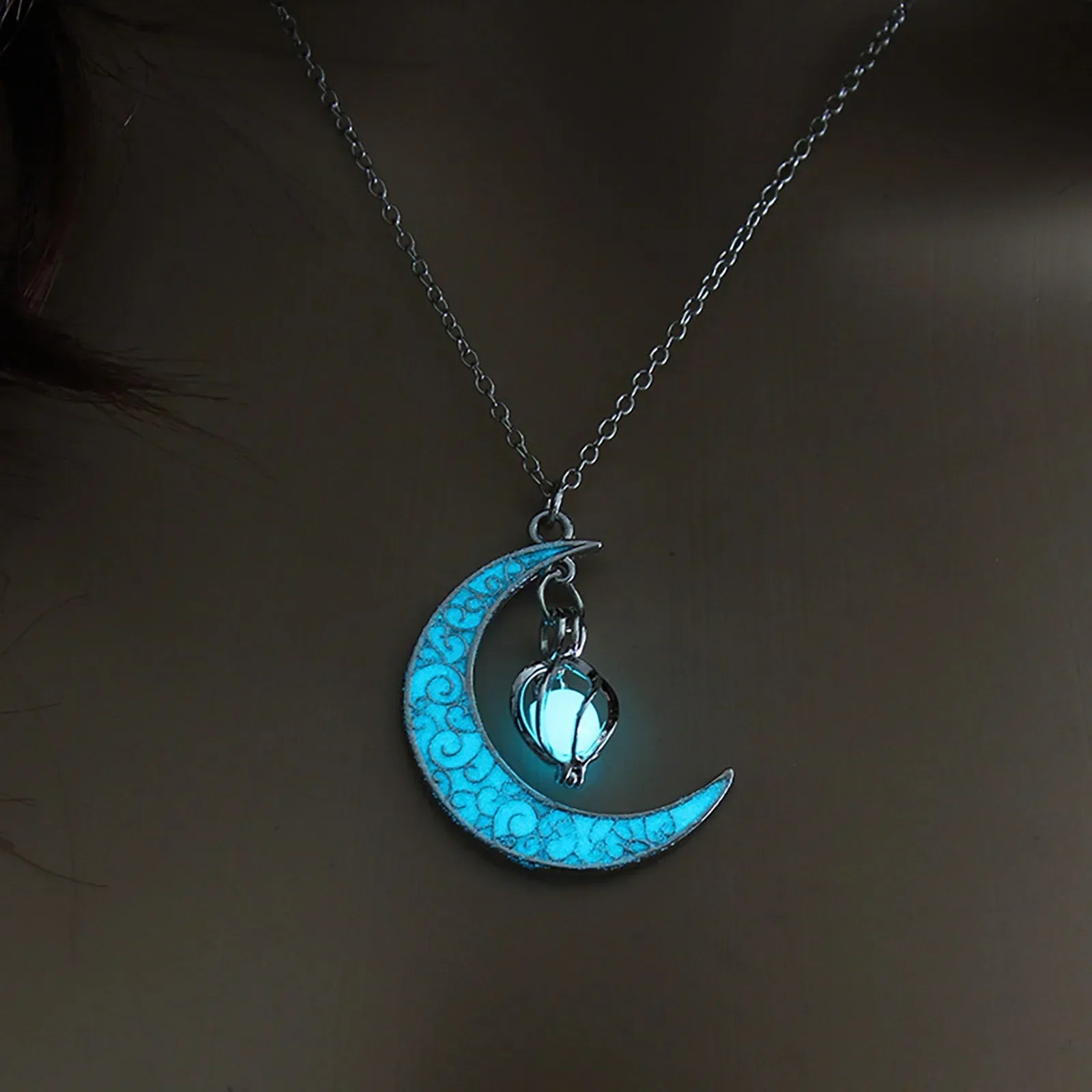 Womens Teen Girls Luminous Moon Necklace Moon Pendants Chain Choker Glow in The Dark
