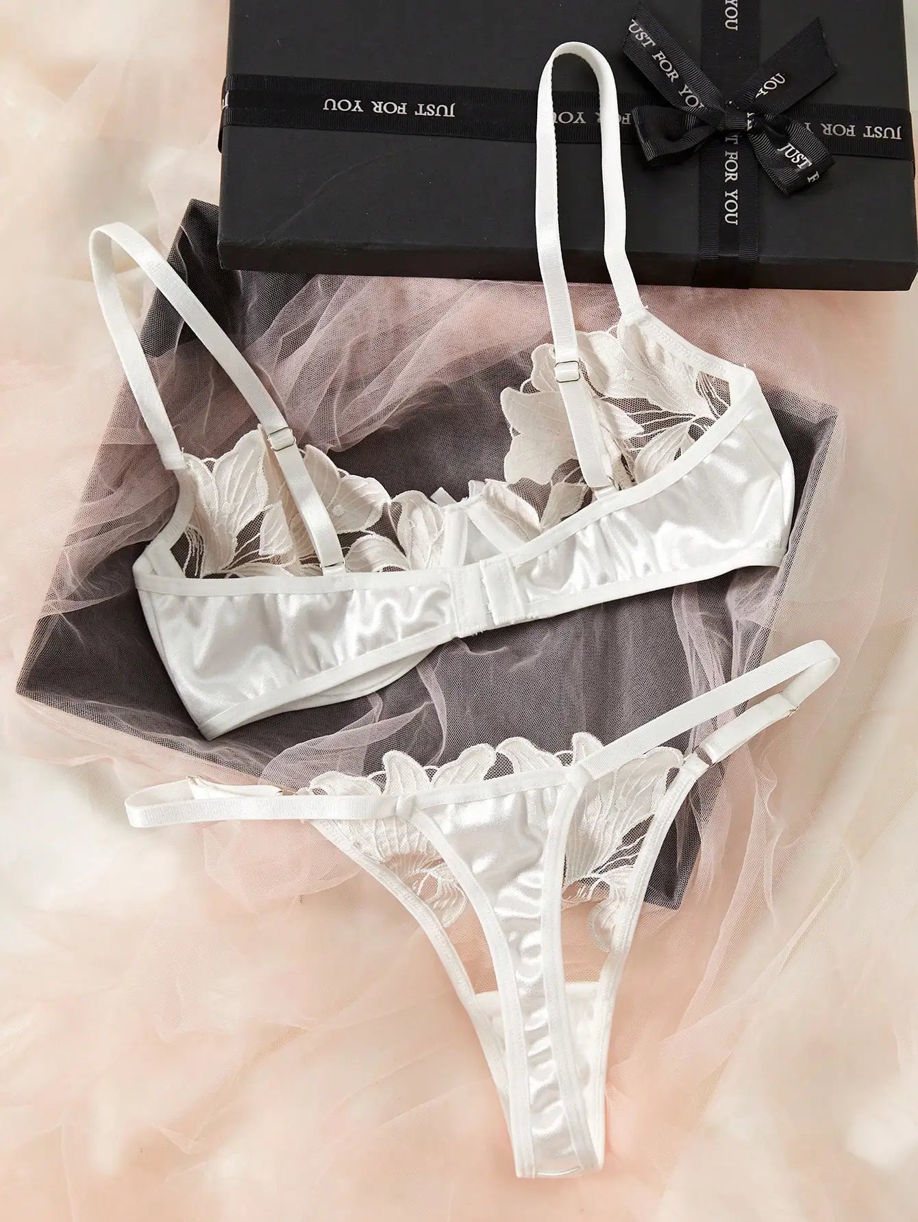 2024 Women Sexy Lingerie Bra Underwear Set Cute Bow Ultrathin Lace Lingerie Set