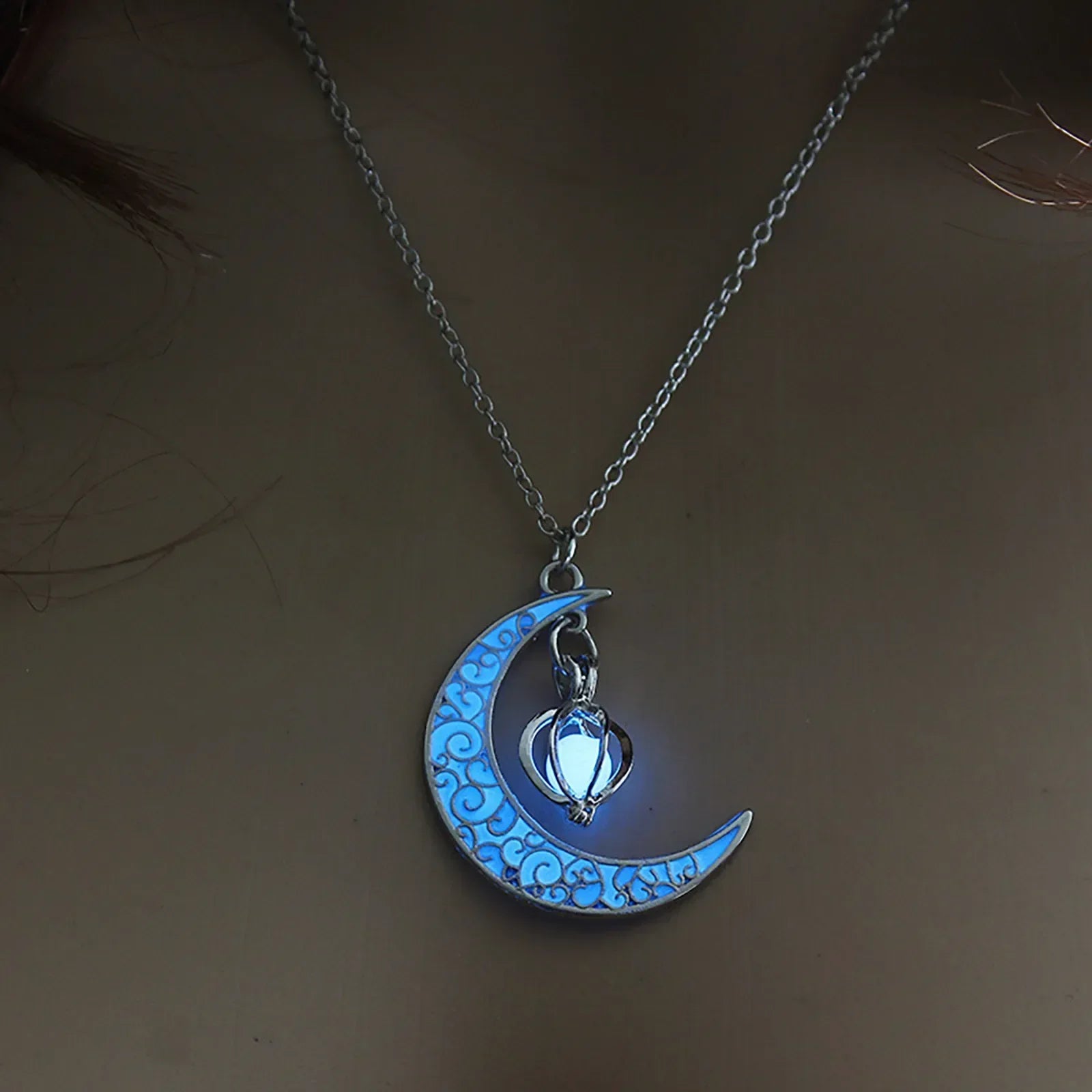Womens Teen Girls Luminous Moon Necklace Moon Pendants Chain Choker Glow in The Dark