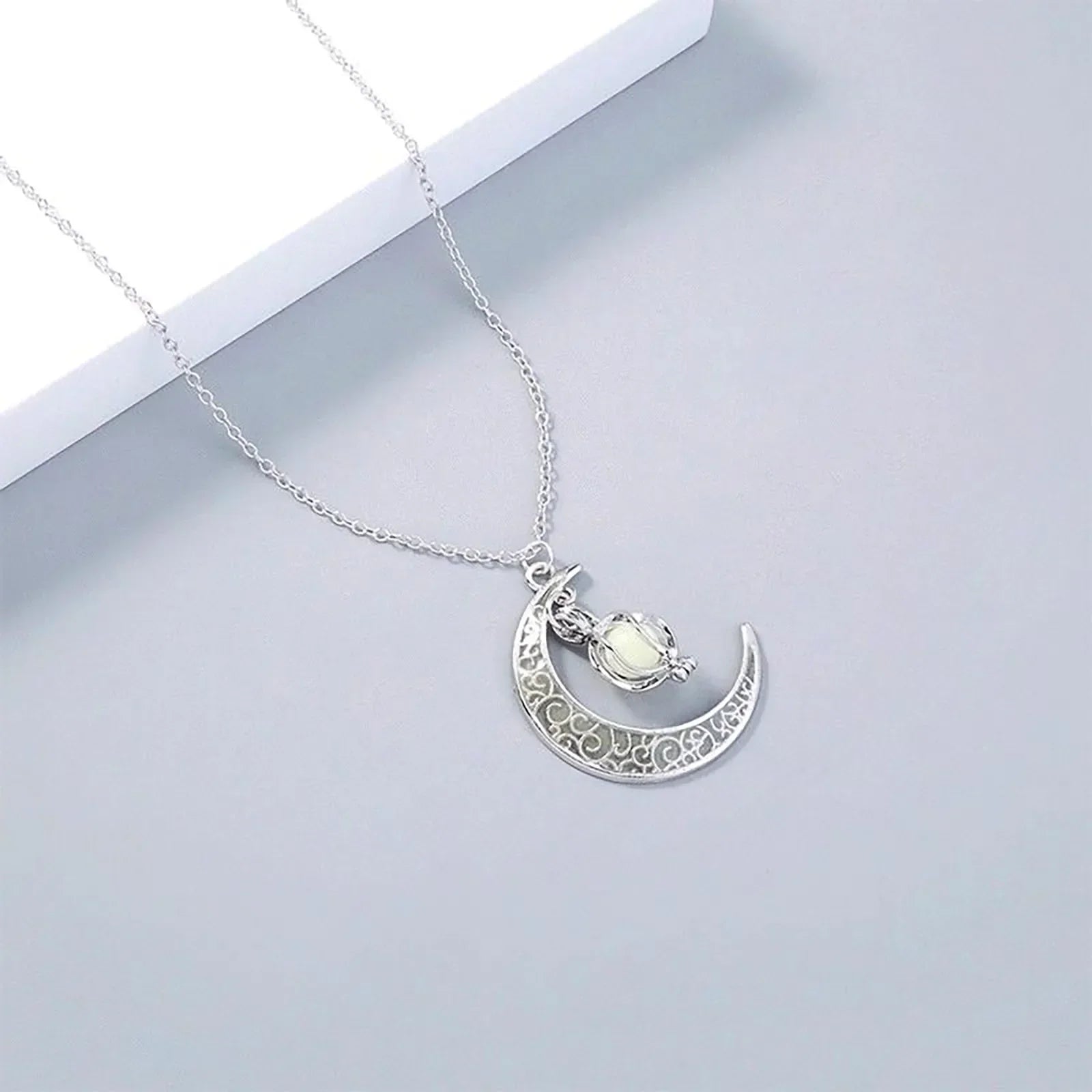Womens Teen Girls Luminous Moon Necklace Moon Pendants Chain Choker Glow in The Dark
