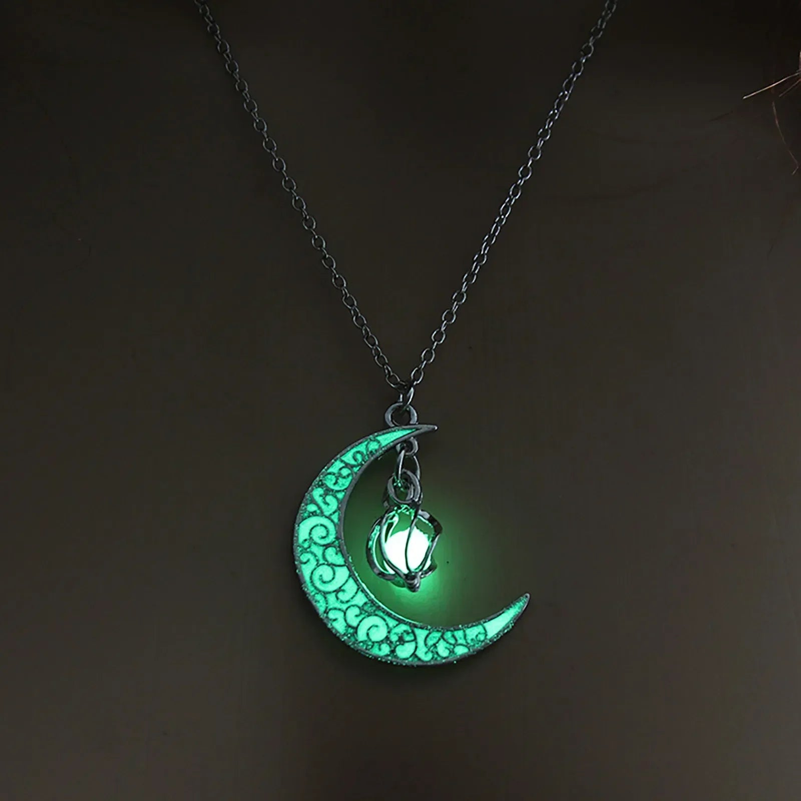 Womens Teen Girls Luminous Moon Necklace Moon Pendants Chain Choker Glow in The Dark